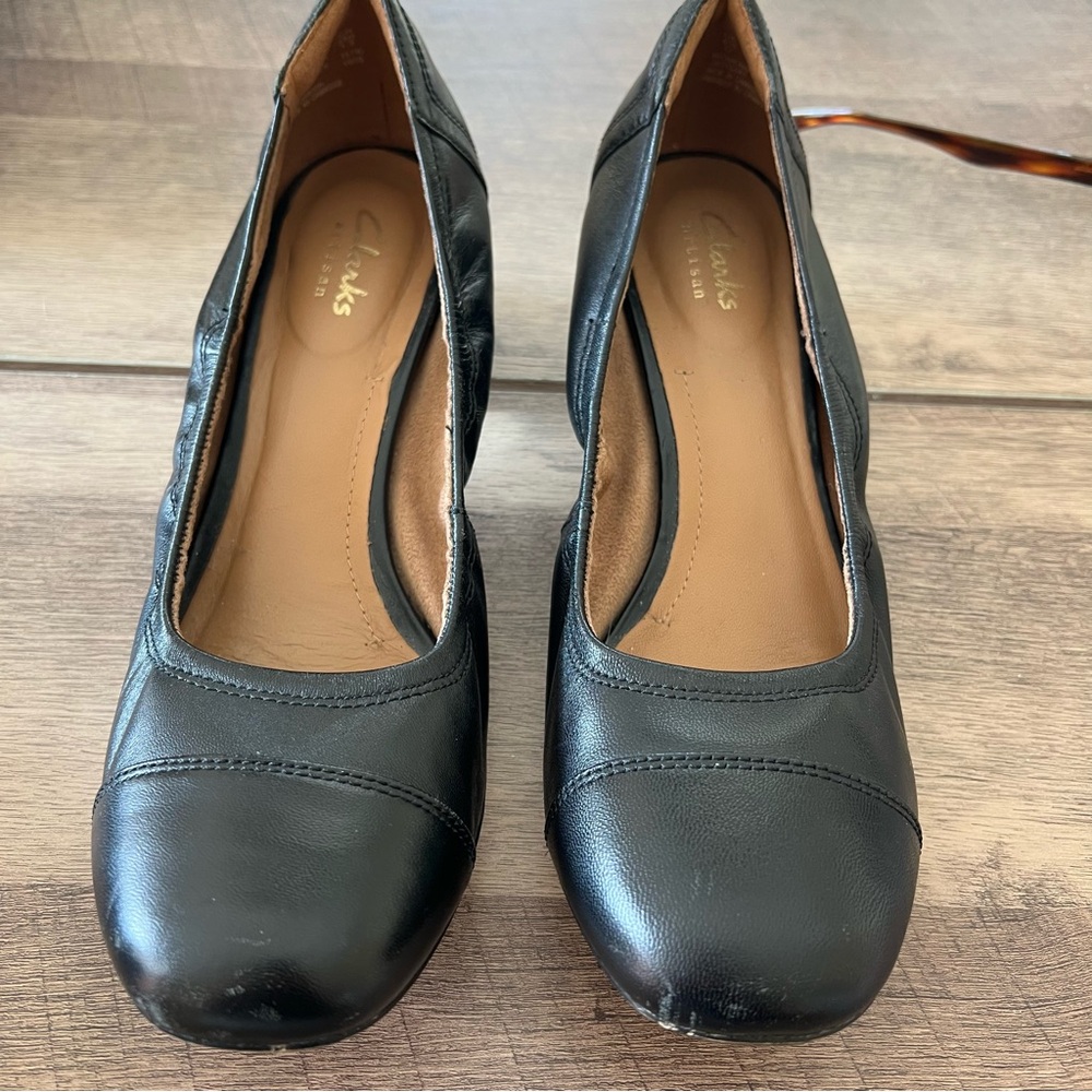 Clarks Artisan Black Leather low heel comfort dress shoe 9 M